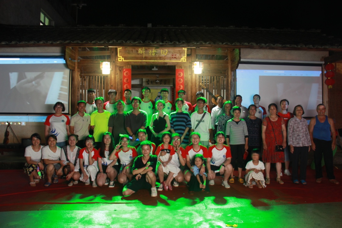 圖13 師生攜手宣和鄉(xiāng)升星村紅歌隊(duì)唱響《我和我的祖國(guó)》，共慶新中國(guó)成立70周年.jpg