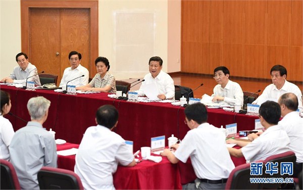 9月9日，中共中央總書記、國家主席、中央軍委主席習(xí)近平來到北京師范大學(xué)看望教師學(xué)生，向全國廣大教師和教育工作者致以崇高的節(jié)日敬禮和祝賀。這是習(xí)近平同學(xué)校師生代表進行座談。