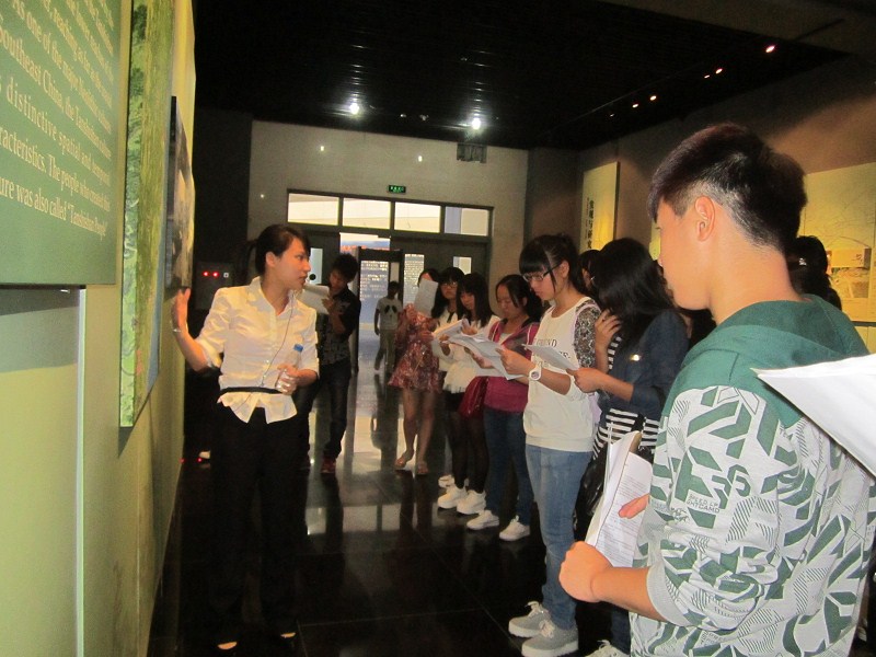 曇石山文化博物館義務講解隊培訓之一：聽取專業(yè)講解與分組培訓